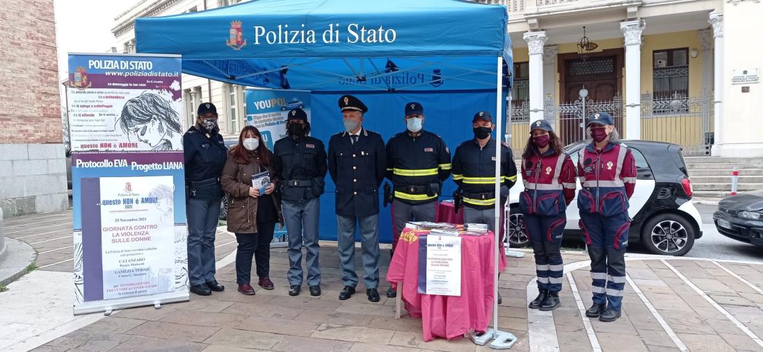 Violenza sulle donne, l'impegno della Polizia a Catanzaro: al sud aumentano del 38% gli atti persecutori images Violenza sulle donne, l'impegno della Polizia a Catanzaro: al sud aumentano del 38% gli atti persecutori