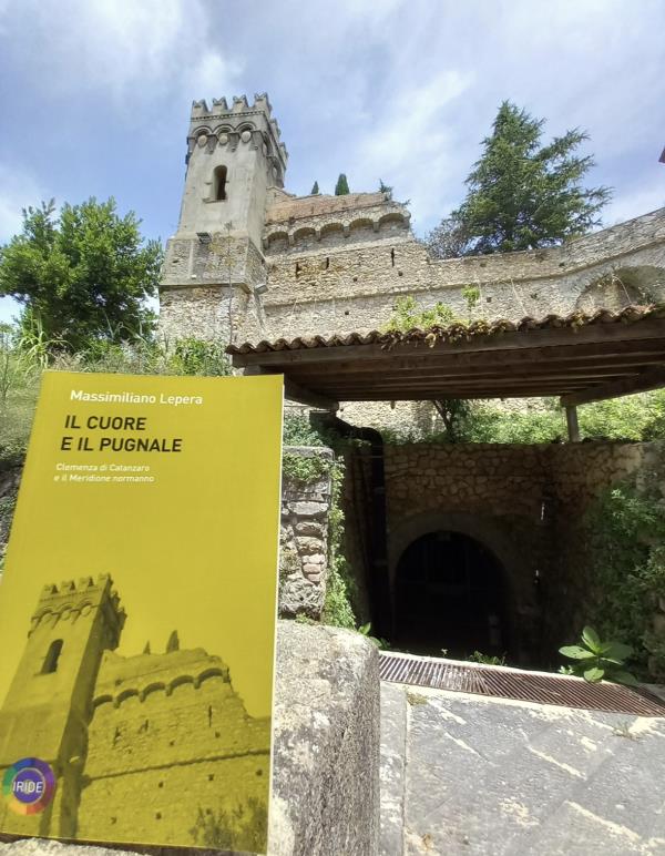 images La “rinascita” di Clemenza di Catanzaro: “Il cuore e il pugnale” del prof. Lepera con Rubbettino
