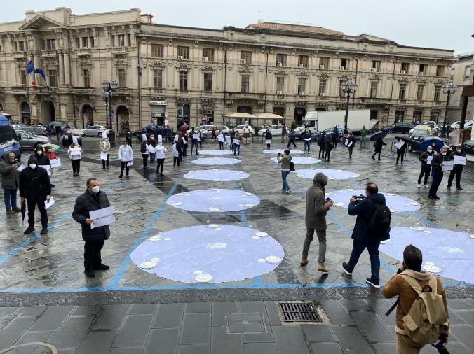 images Nuovo Dpcm. A Catanzaro in piazza baristi e ristoratori: “Siamo a terra” (FOTO e VIDEO)
