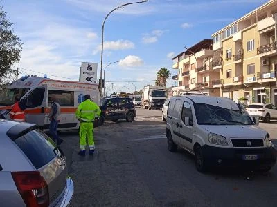 Tamponamento tra 3 auto a Cropani Marina: traffico rallentato
