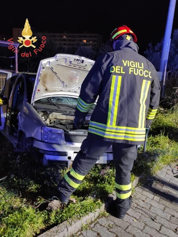 Catanzaro, incidente a Viale Isonzo: grave una ragazza alla guida di una Panda images Catanzaro, incidente a Viale Isonzo: grave una ragazza alla guida di una Panda