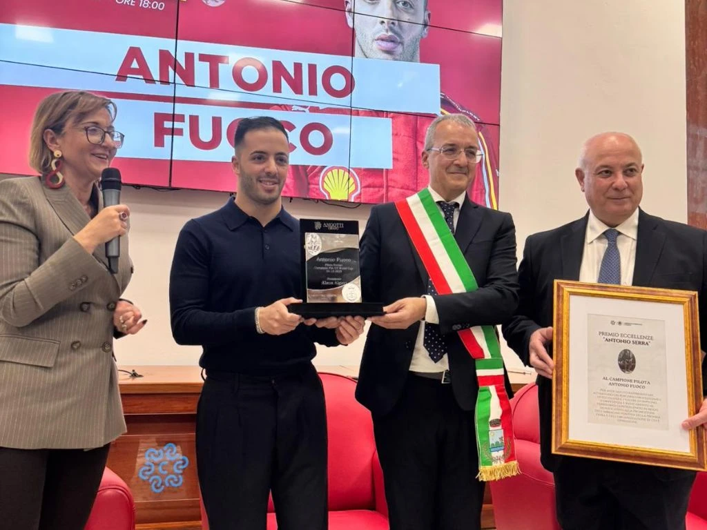 Cosenza, assegnato il IV Premio Nazionale "Antonio Serra" al pilota Antonio Fuoco