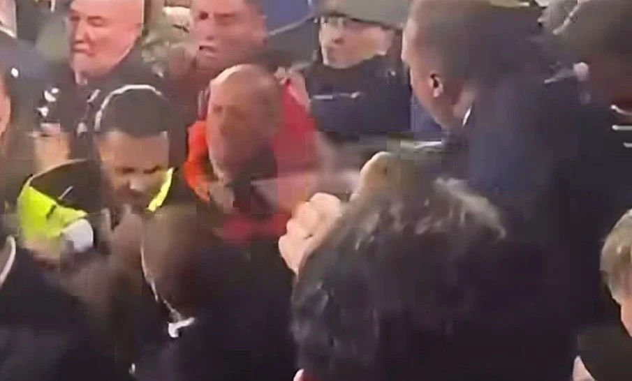 Palermo-Catanzaro, fermati 2 tifosi rosanero dopo i disordini in tribuna