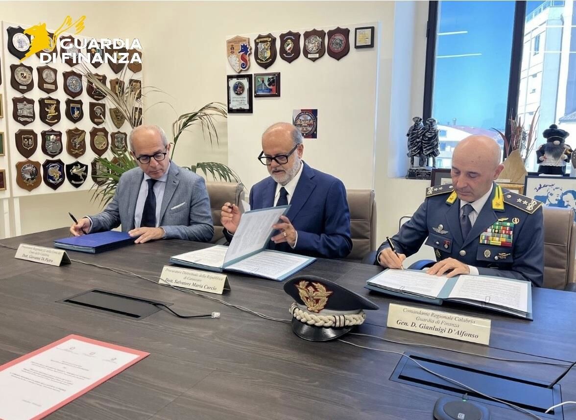 Danno erariale e frodi comunitarie: a Catanzaro un protocollo per rafforzare i controlli images Danno erariale e frodi comunitarie: a Catanzaro un protocollo per rafforzare i controlli