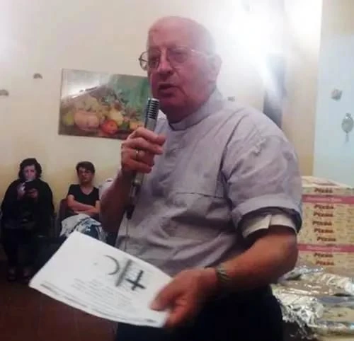 Vibo, in Cattedrale l’addio al parroco “andato oltre” e conosciuto da tutti