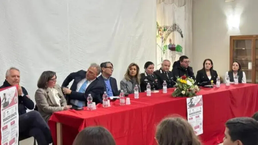 "Il coraggio di Rosa": all'IC di Rocca di Neto la presentazione del libro di Marisa Manzini images "Il coraggio di Rosa": all'IC di Rocca di Neto la presentazione del libro di Marisa Manzini