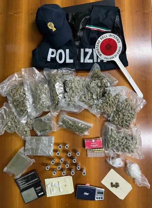 images Nascondevano droga e munizioni nelle loro case: in arresto una giovane coppia a Serra San Bruno