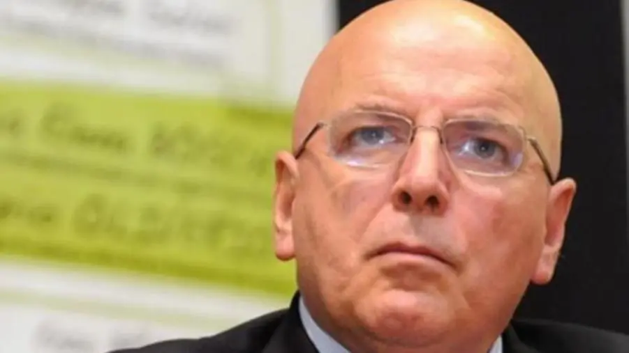 “Sfratto” statua di Mancini a Cosenza, Oliverio: "Giacomo non ha bisogno di difensori post mortem" images “Sfratto” statua di Mancini a Cosenza, Oliverio: "Giacomo non ha bisogno di difensori post mortem"
