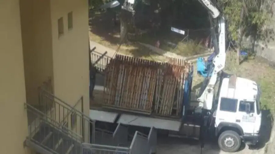 images Taverna, iniziati i lavori sul plesso delle scuole medie 