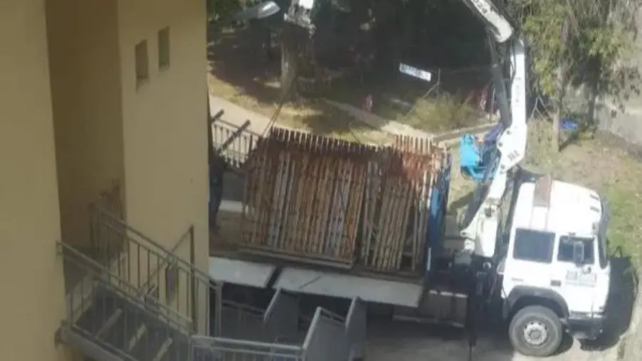 Taverna, iniziati i lavori sul plesso delle scuole medie images Taverna, iniziati i lavori sul plesso delle scuole medie