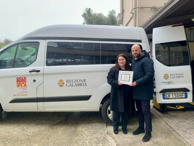 L'Associazione italiana sclerosi multipla di Cosenza ha un nuovo mezzo di trasporto images L'Associazione italiana sclerosi multipla di Cosenza ha un nuovo mezzo di trasporto