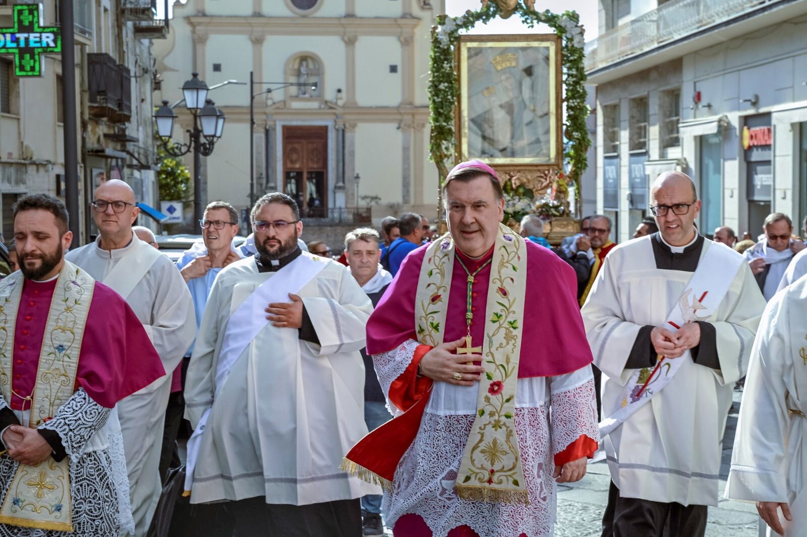 images Catanzaro accoglie la Madonna di Porto, mons. Maniago: “Maria ci aiuta ad affacciarci al Vangelo”