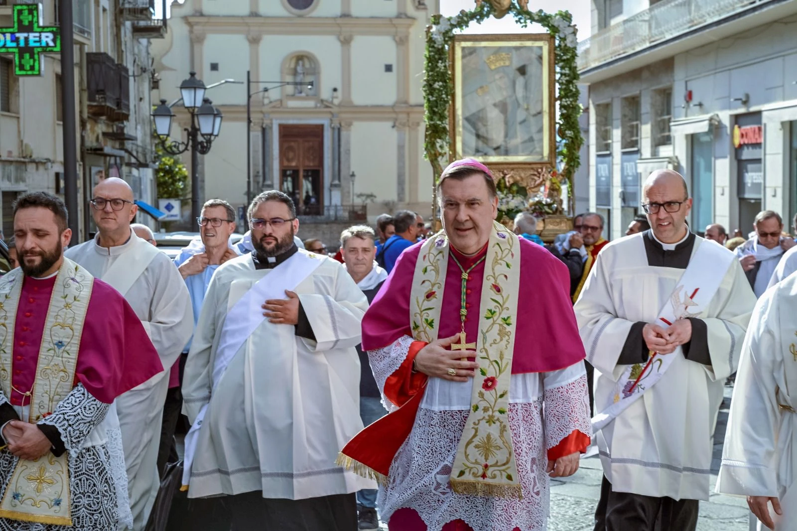 Catanzaro accoglie la Madonna di Porto, mons. Maniago: “Maria ci aiuta ad affacciarci al Vangelo”
