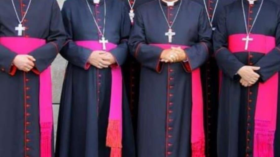 images Incendiata l'auto al parroco di Varapodio, i vescovi calabresi condannano il "gesto ignobile"