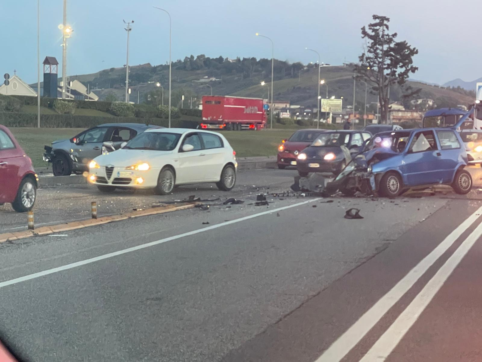 Catanzaro, scontro tra auto in località Barone