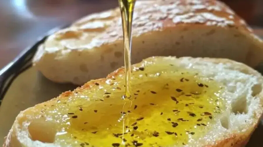 Montepaone Lido, un viaggio nei sapori antichi: pane e olio protagonisti al Naturium images Montepaone Lido, un viaggio nei sapori antichi: pane e olio protagonisti al Naturium
