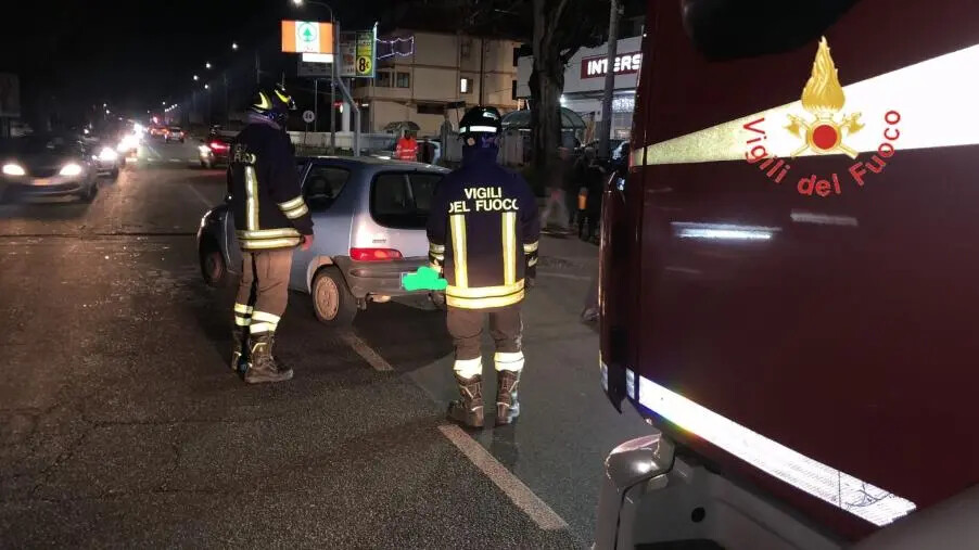 images Catanzaro, scontro tra 2 auto su viale Crotone a Lido