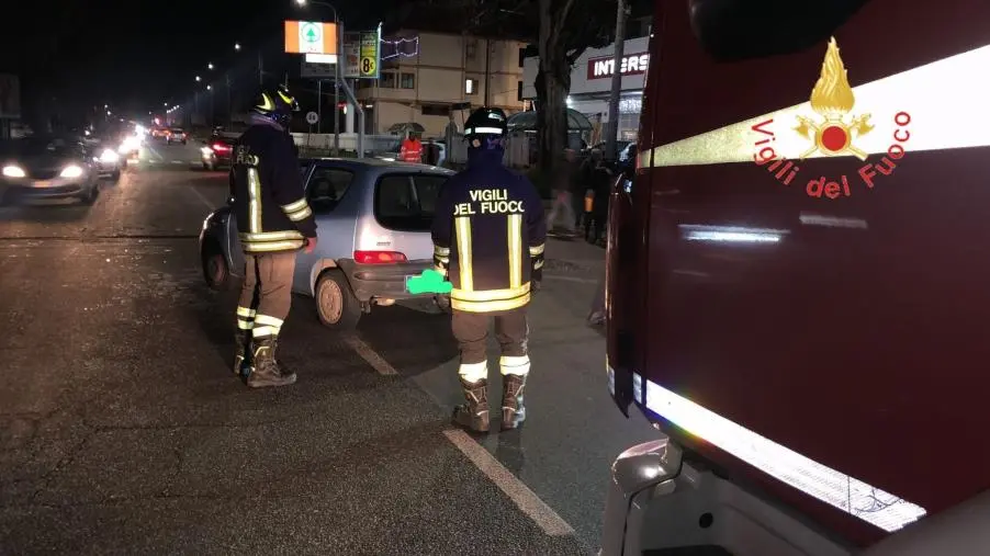 images Catanzaro, scontro tra 2 auto su viale Crotone a Lido