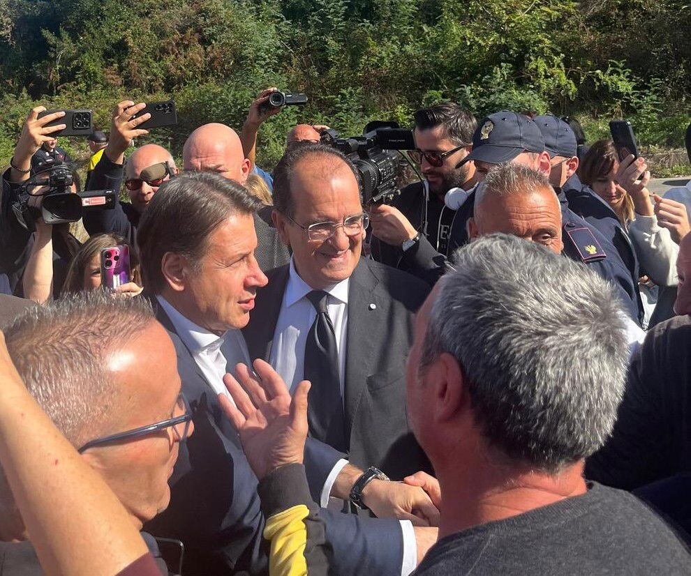 images Conte in Calabria, da Pizzo a Vibo Bruno: "Dalle battaglie dei lavoratori ai territori, costruiamo l'alternativa a Occhiuto"