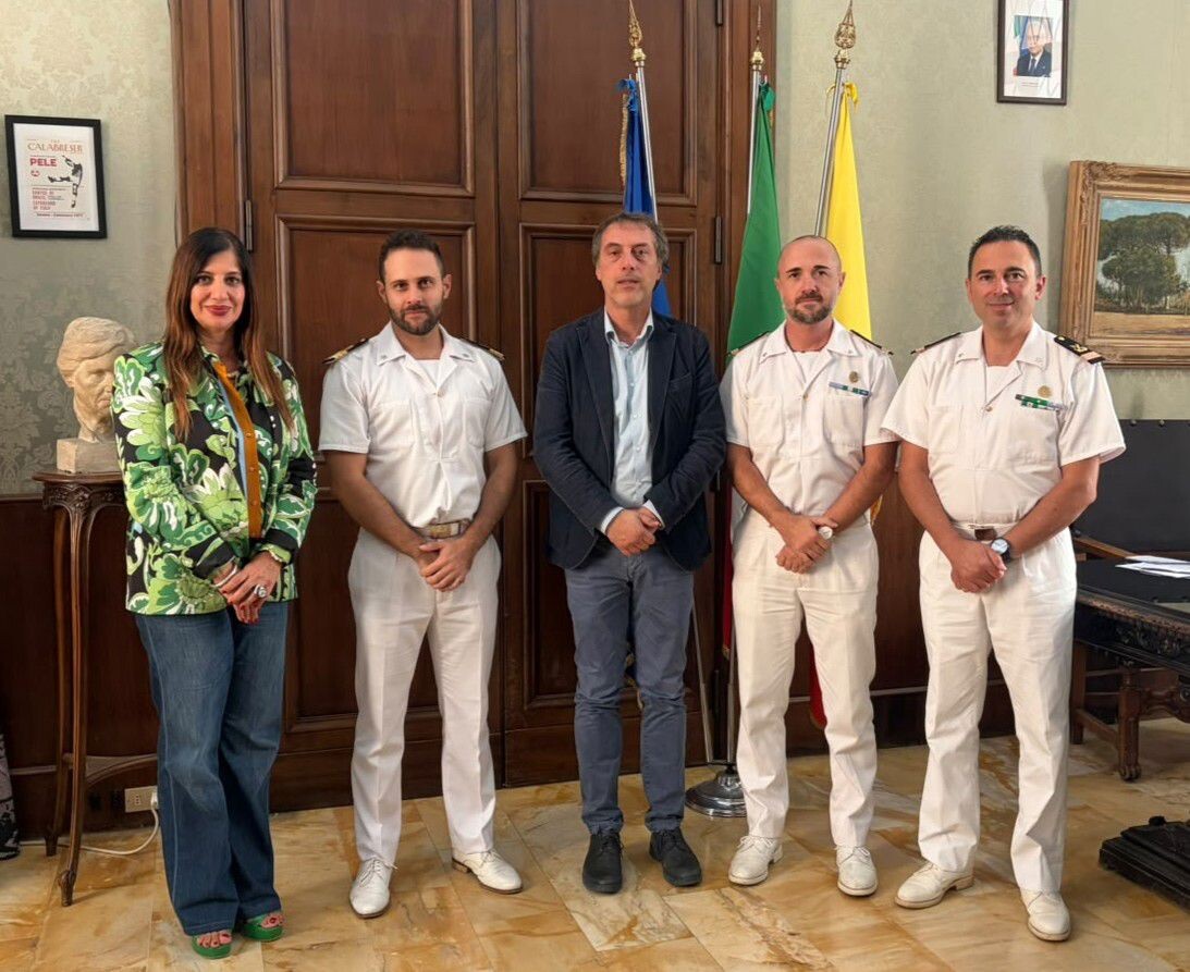 Catanzaro, Fiorita riceve il nuovo comandante dell’Ufficio marittimo Giuseppe Zilli images Catanzaro, Fiorita riceve il nuovo comandante dell’Ufficio marittimo Giuseppe Zilli