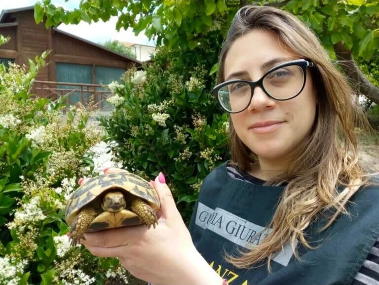 Il dolore di Catanzaro per Emanuela: domani l’esame autoptico, venerdì i funerali