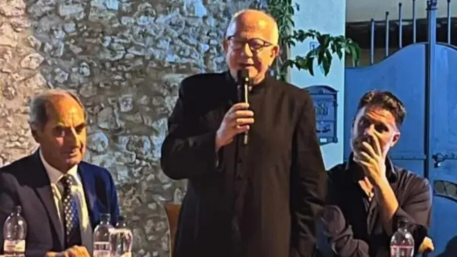 Cropani, presentato e distribuito gratuitamente il libro su Padre Remigio Le Pera: il frate buono images Cropani, presentato e distribuito gratuitamente il libro su Padre Remigio Le Pera: il frate buono