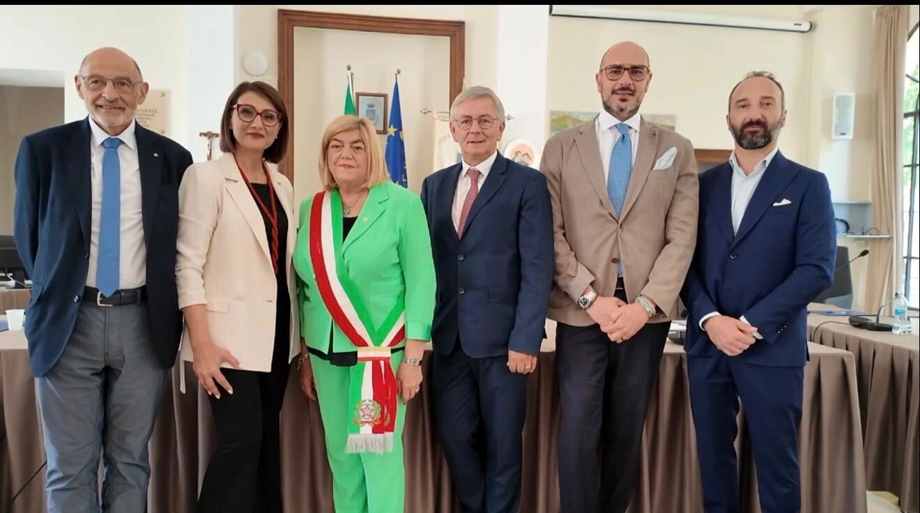 images Castrovillari, si è insediato il nuovo Consiglio comunale: Anna De Gaio presta giuramento e presenta la Giunta