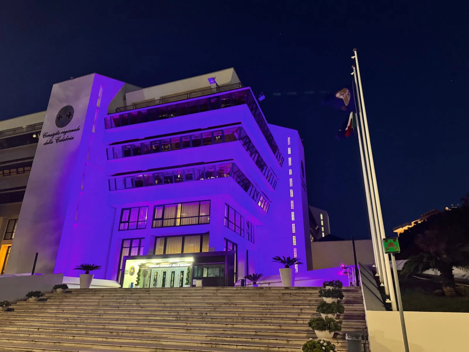 Calabria, Palazzo Campanella illuminato in onore della Giornata internazionale contro l'Hpv