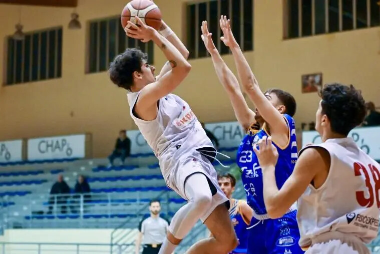 Basket, Canestrari "el pibe" di Giovino rimane all’Academy images Basket, Canestrari "el pibe" di Giovino rimane all’Academy