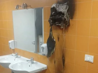 Catanzaro, paura in ospedale per un incendio nei bagni: piromane bloccato dalla polizia