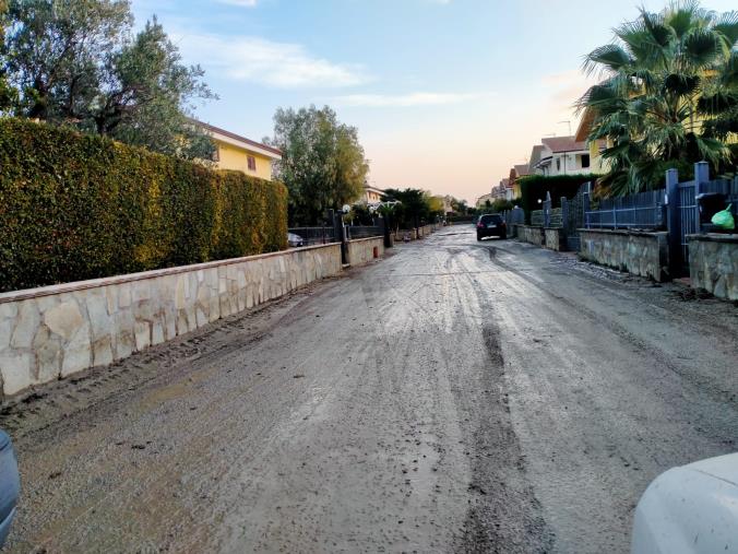 images Alluvione Simeri Mare, le strade tornano pulite e i cittadini ringraziano 