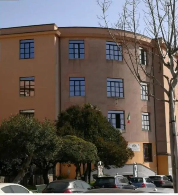 Primo giorno di scuola al "De Nobili" di Catanzaro tra emozioni e sorrisi images Primo giorno di scuola al "De Nobili" di Catanzaro tra emozioni e sorrisi