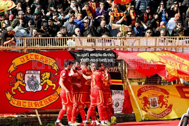 Catanzaro-Bari, le immagini più belle di una gara con l'amaro in bocca (FOTOGALLERY) images Catanzaro-Bari, le immagini più belle di una gara con l'amaro in bocca (FOTOGALLERY)
