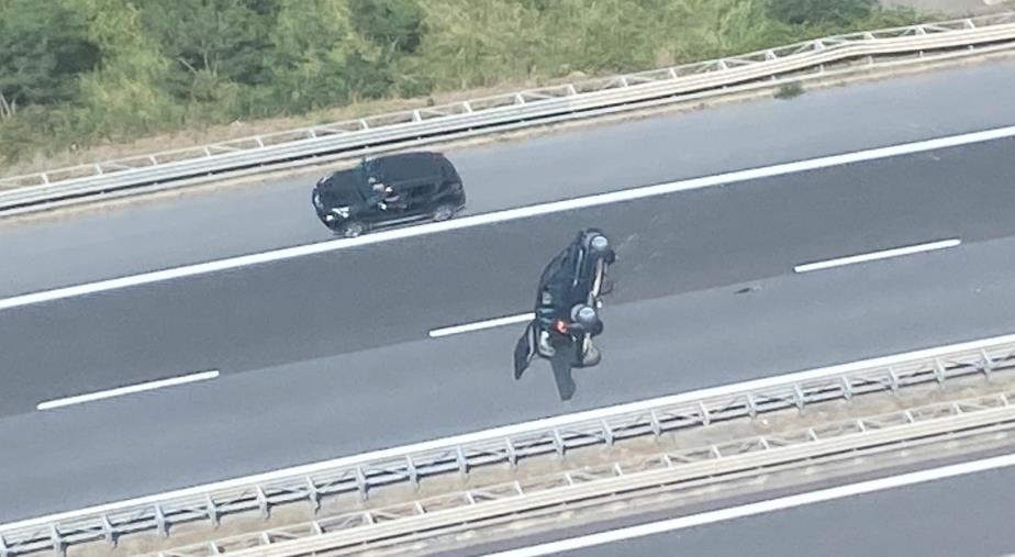 images Perde il controllo del mezzo e si ribalta sulla A2 a Lamezia, ferito l'anziano conducente