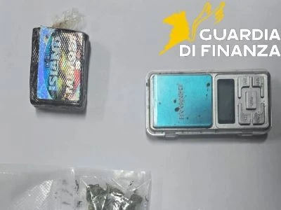 Crotone, lotta allo spaccio di droga: arrestato un giovane di Cirò Marina