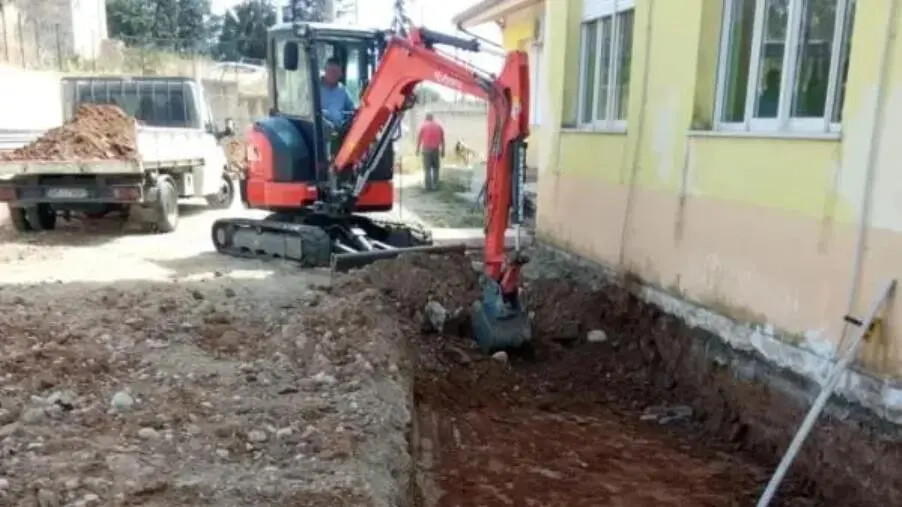 Simeri Crichi, al via i lavori per costruire due nuove aule nel plesso di Roccani images Simeri Crichi, al via i lavori per costruire due nuove aule nel plesso di Roccani