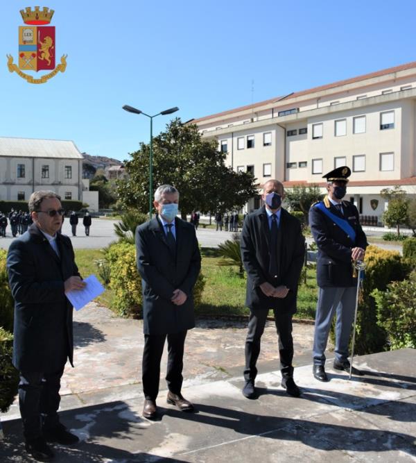 I 169 anni della Polizia di Stato. A Vibo Valentia controllate 95.580 persone e 51.700 veicoli  images I 169 anni della Polizia di Stato. A Vibo Valentia controllate 95.580 persone e 51.700 veicoli