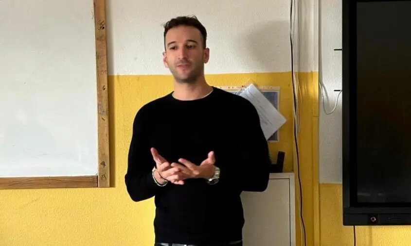 "Adolescenti tra fragilità e potenzialità": la riflessione di un docente dal dibattito al "Fermi" di Catanzaro images "Adolescenti tra fragilità e potenzialità": la riflessione di un docente dal dibattito al "Fermi" di Catanzaro