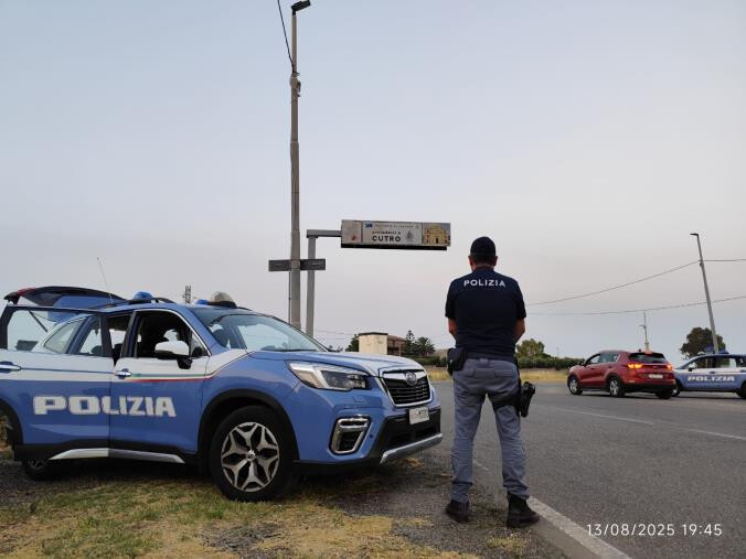 Crotone, uomo si introduce in una cooperativa e danneggia gli arredi: denunciato
images Crotone, uomo si introduce in una cooperativa e danneggia gli arredi: denunciato