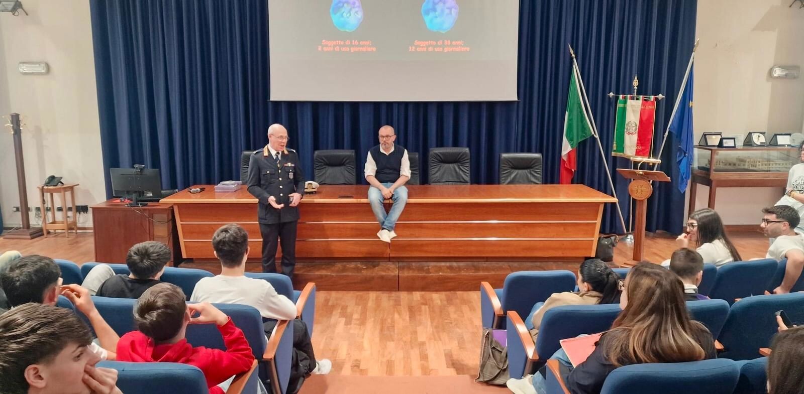 images Catanzaro, la Polizia locale incontra gli studenti per fare prevenzione contro la droga