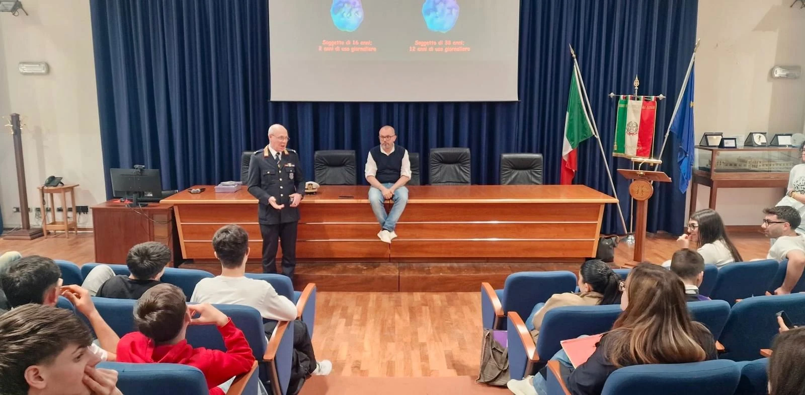 Catanzaro, la Polizia locale incontra gli studenti per fare prevenzione contro la droga