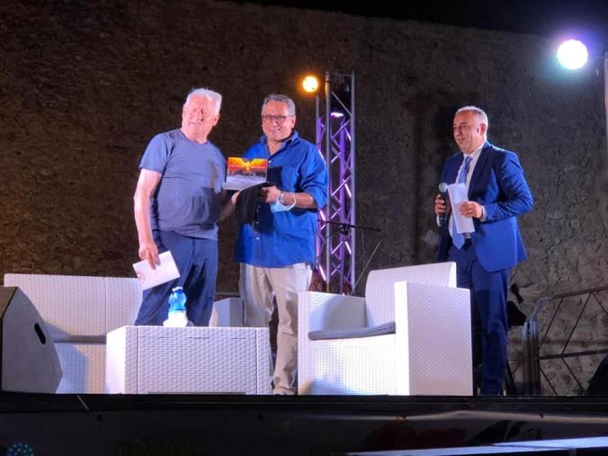 Tra arte e narrazione, Gerardo Sacco protagonista della settimana della cultura a Le Castella
images Tra arte e narrazione, Gerardo Sacco protagonista della settimana della cultura a Le Castella