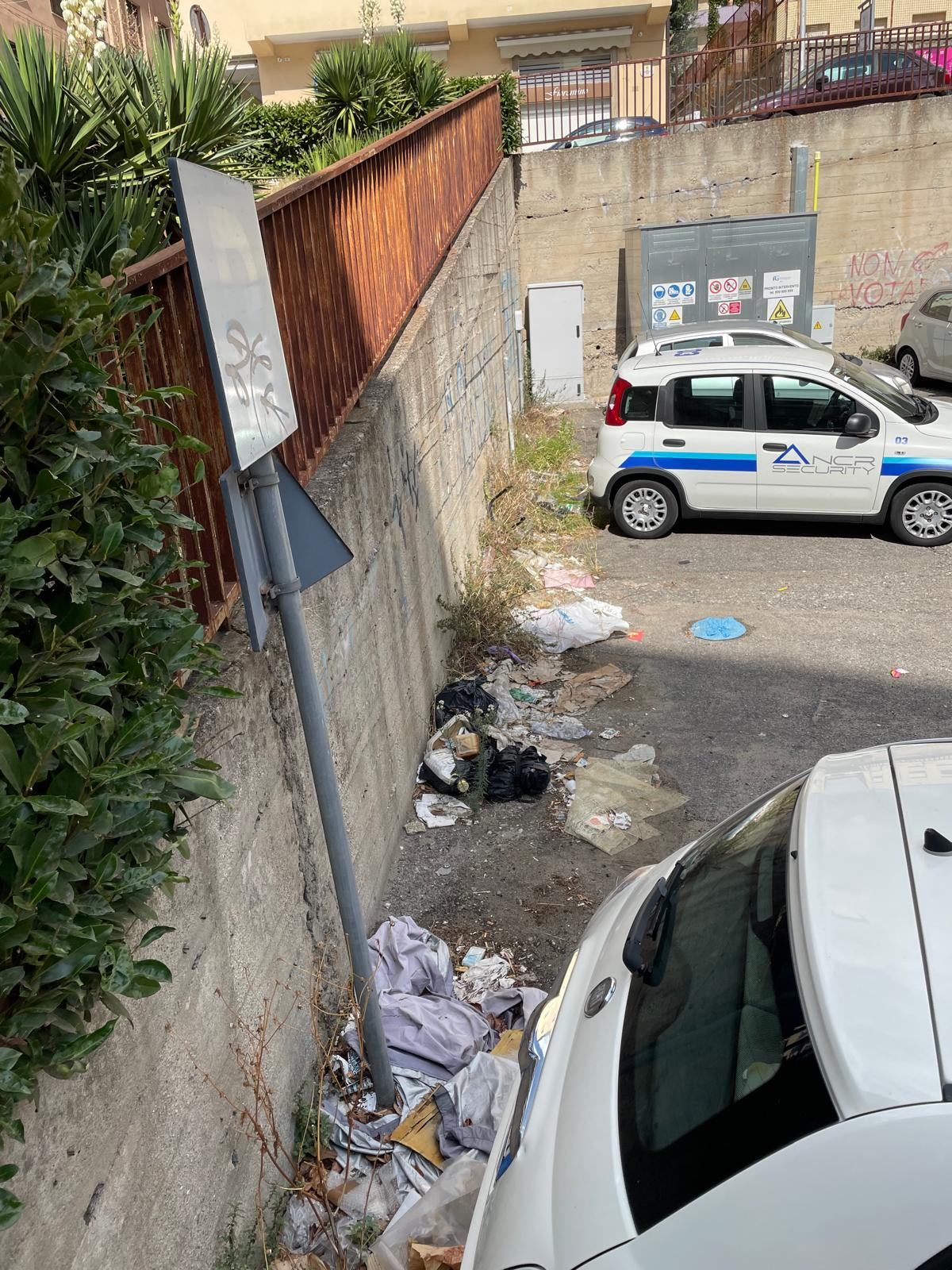 Esempi di degrado quotidiano a Catanzaro: la segnalazione di una cittadina 