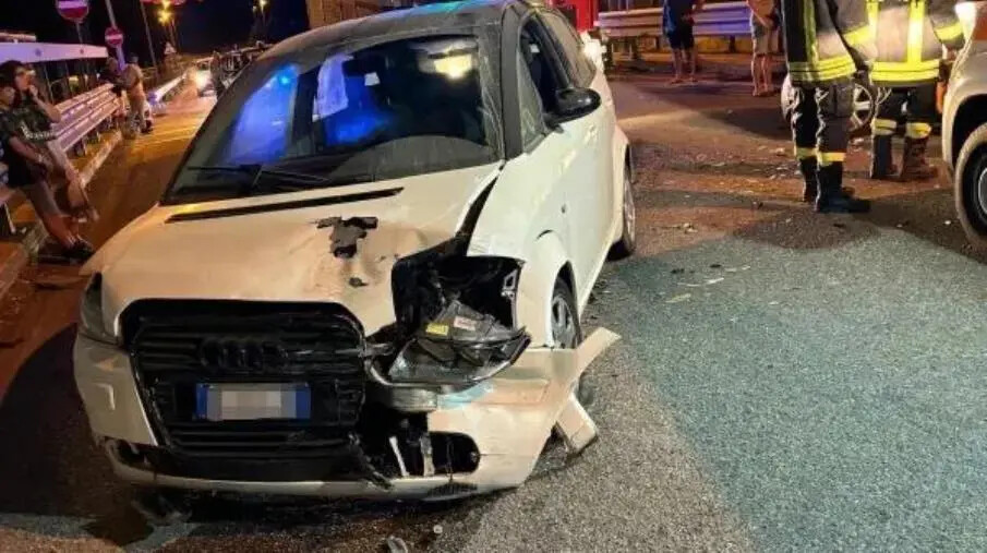 Incidente a Simeri Mare, coinvolte due auto: 3 feriti images Incidente a Simeri Mare, coinvolte due auto: 3 feriti