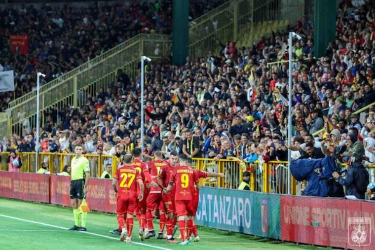 images Serie BKT, Catanzaro e Cosenza in campo domani alle 16.15: i convocati