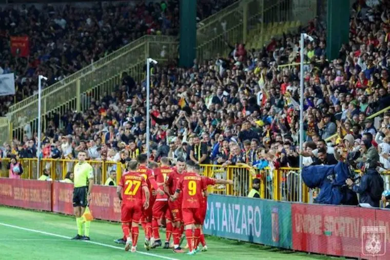 Serie BKT, Catanzaro e Cosenza in campo domani alle 16.15: i convocati images Serie BKT, Catanzaro e Cosenza in campo domani alle 16.15: i convocati