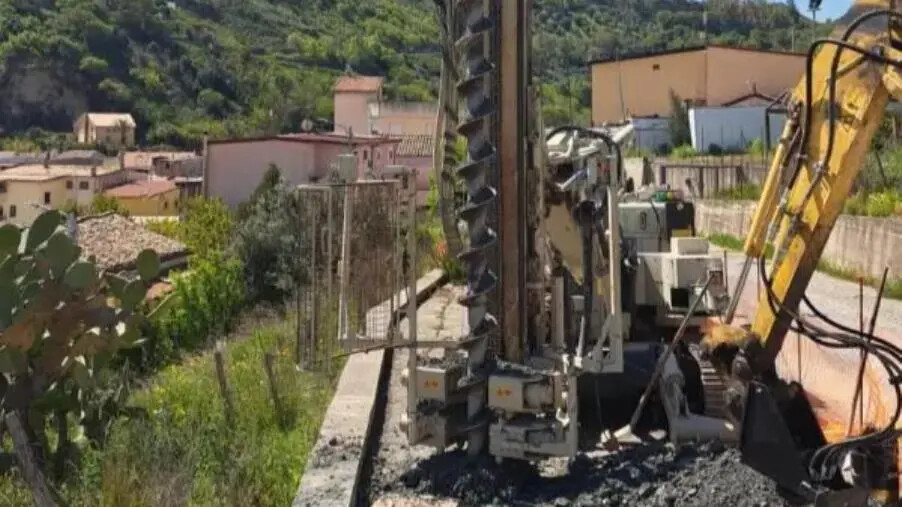 images Catanzaro, Barberio: "Partiti i lavori di messi in sicurezza della strada del cimitero di Santa Maria"
