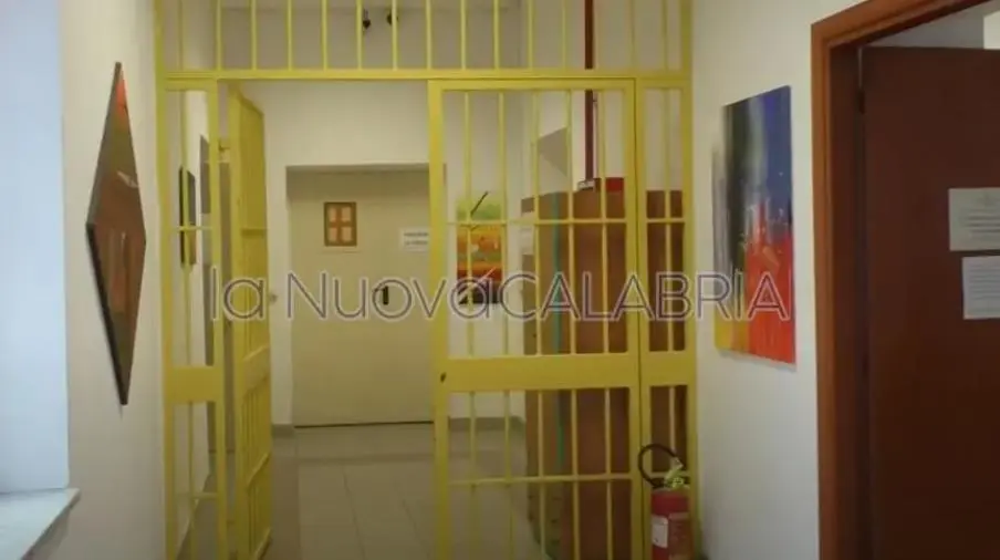 Cellulari e droga trovati nel carcere Minorile di Catanzaro images Cellulari e droga trovati nel carcere Minorile di Catanzaro