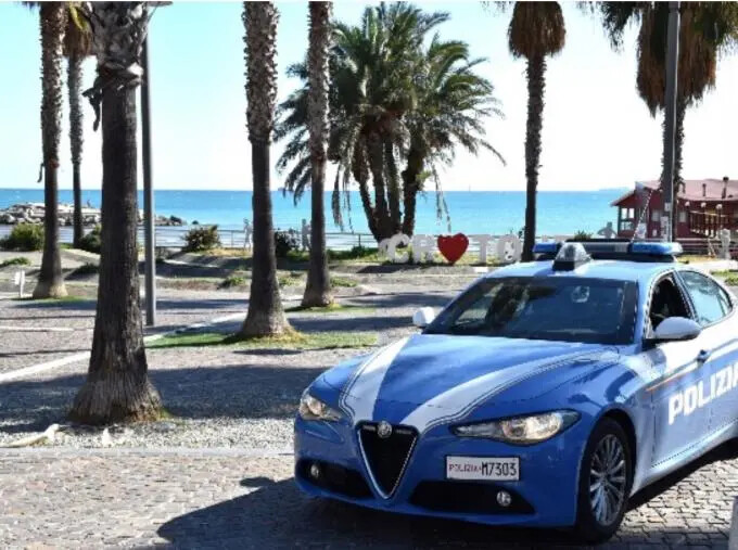 Crotone, la Polizia continua la repressione dello spaccio degli stupefacenti: un arresto
images Crotone, la Polizia continua la repressione dello spaccio degli stupefacenti: un arresto