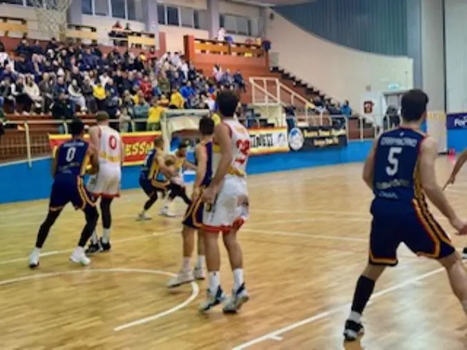 images Basket Academy regge solo metà gara a Messina e perde con Basket School 